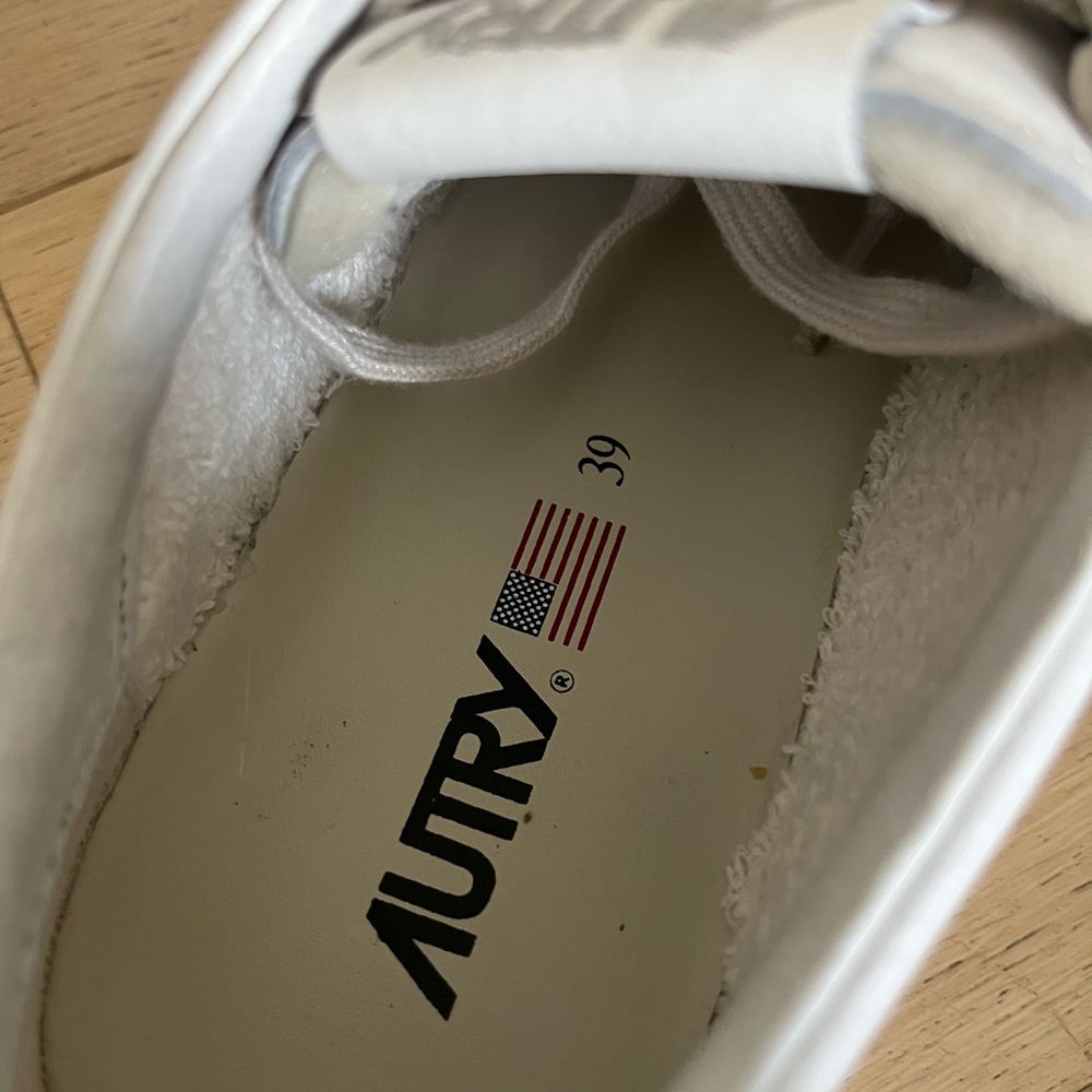 Autry Medalist Low Sneaker - Picture 9 of 10